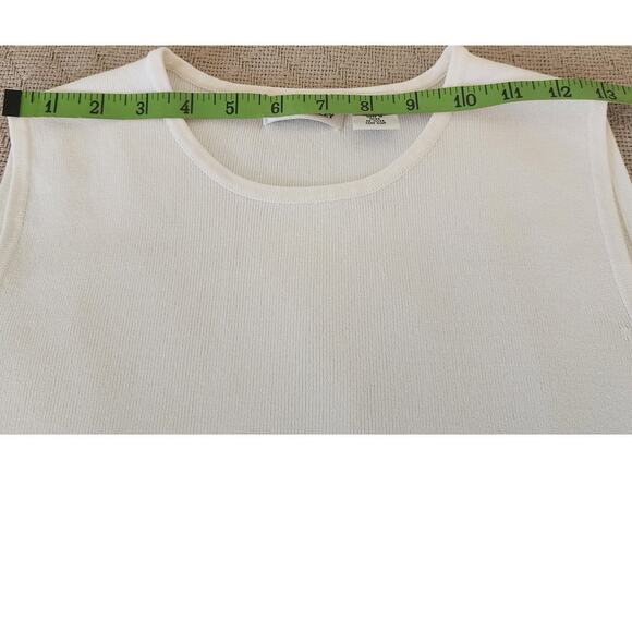 Laura Ashley Sleeveless Classic Knit Blouse with Crew neckline Womens Size Small - Picture 7 of 7